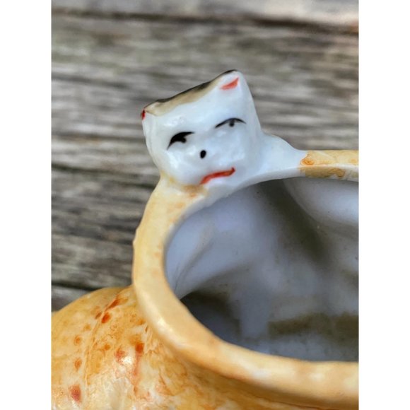 Vintage Miniature Shabby boot planter vase with cat/Kitten - Picture 9 of 11